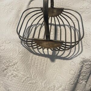 Vintage Silverplate Bride Basket with moveable handle 4” high 9x7 Has tarnish